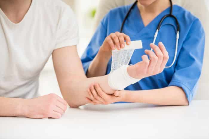 Cẩm nang chăm sóc vết thương bàn chân cho người bị tiểu đường