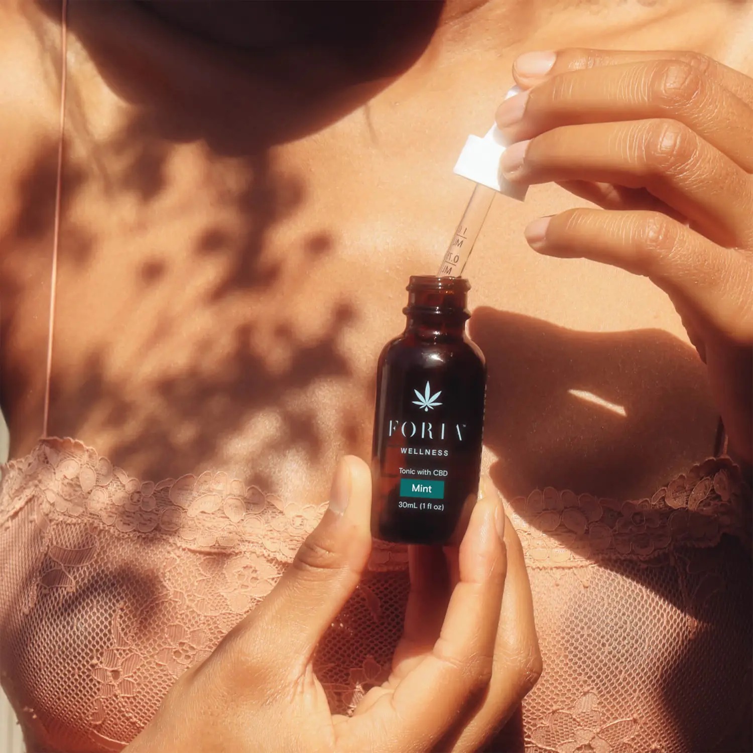 Foria CBD Wellness Tonic: Giảm stress với cặp đôi dầu CBD phổ rộng và MCT hữu cơ